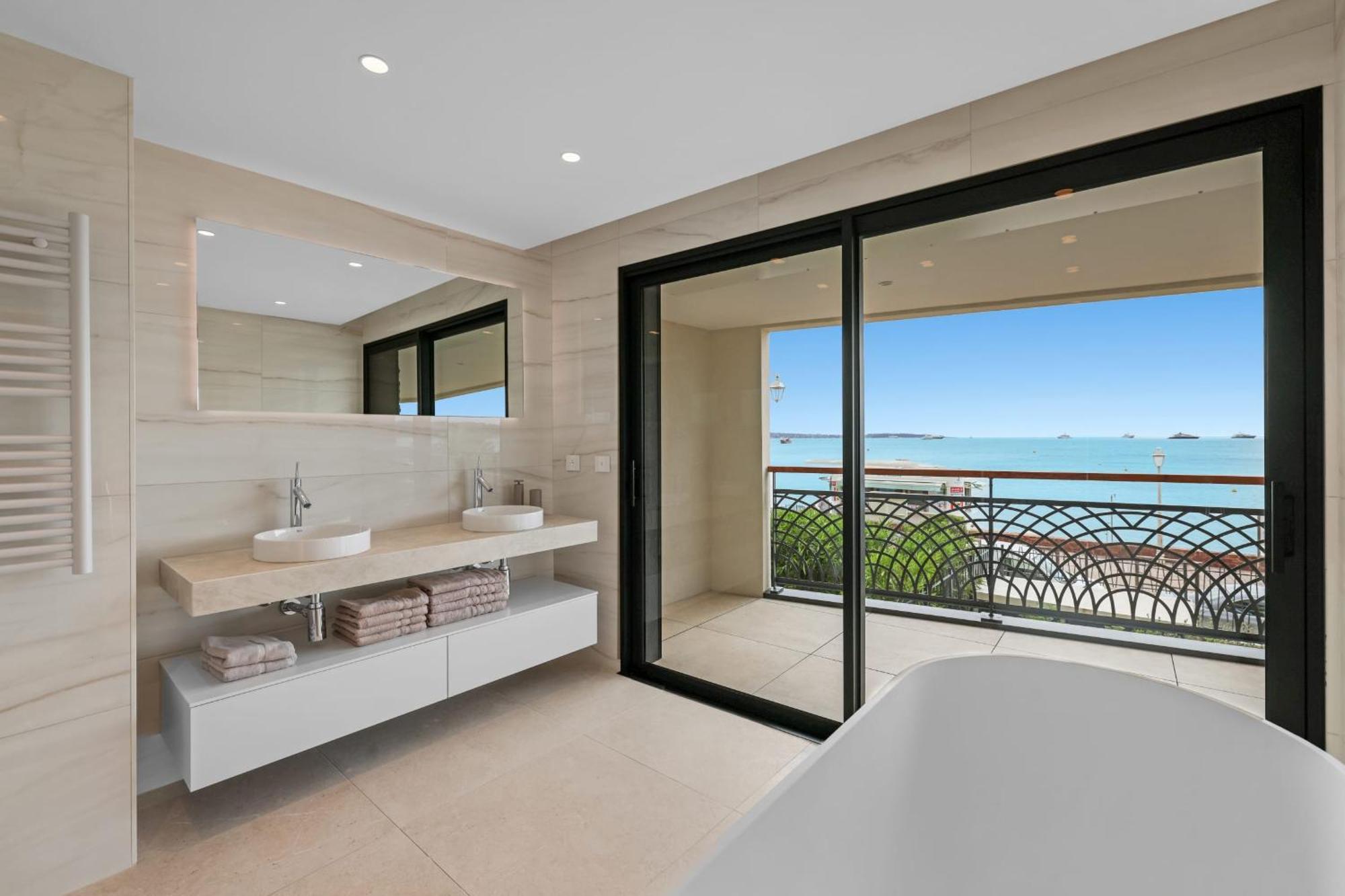 Ref 1998 - - Sea View For Rent Appartement Cannes